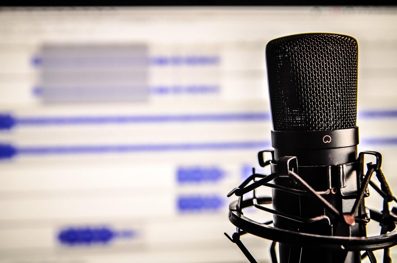 microphone and podcast recording software